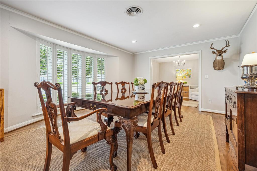 7906 Meadowglen Lane