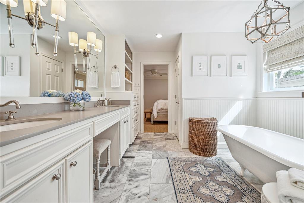 7906 Meadowglen Lane