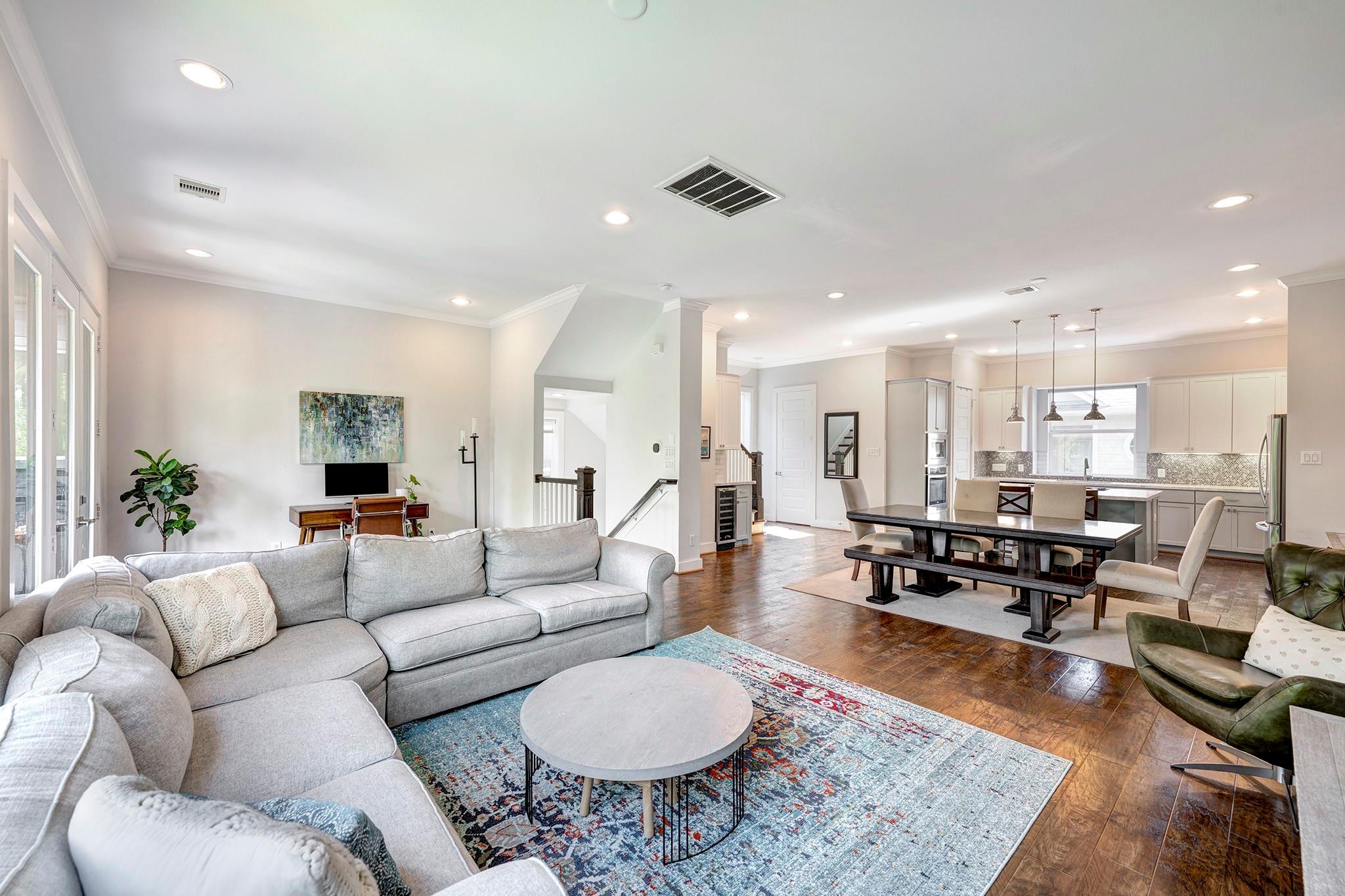 1009 W 16th Street