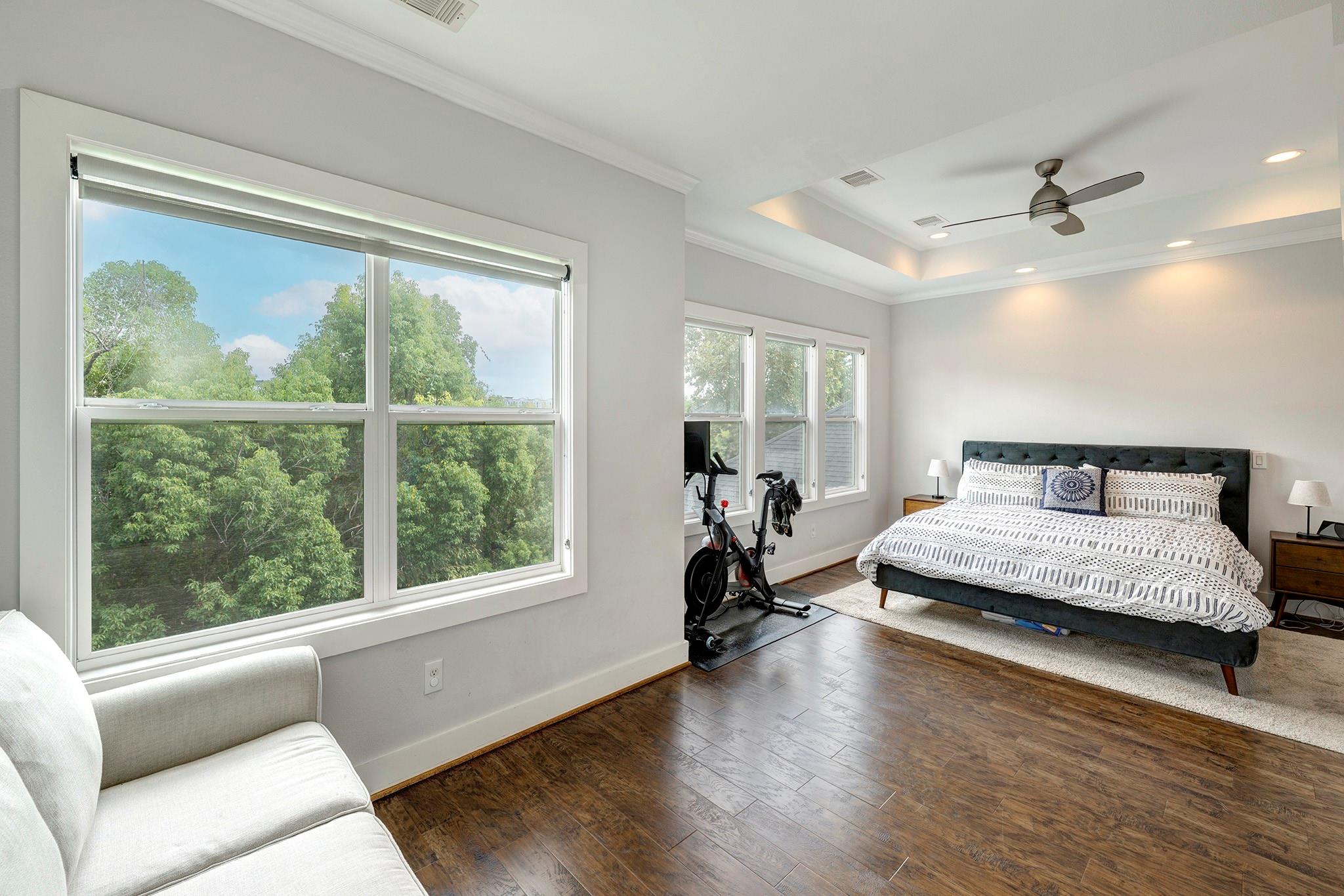 1009 W 16th Street