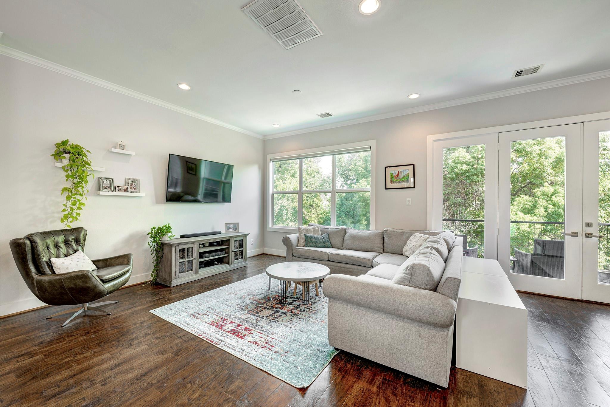 1009 W 16th Street