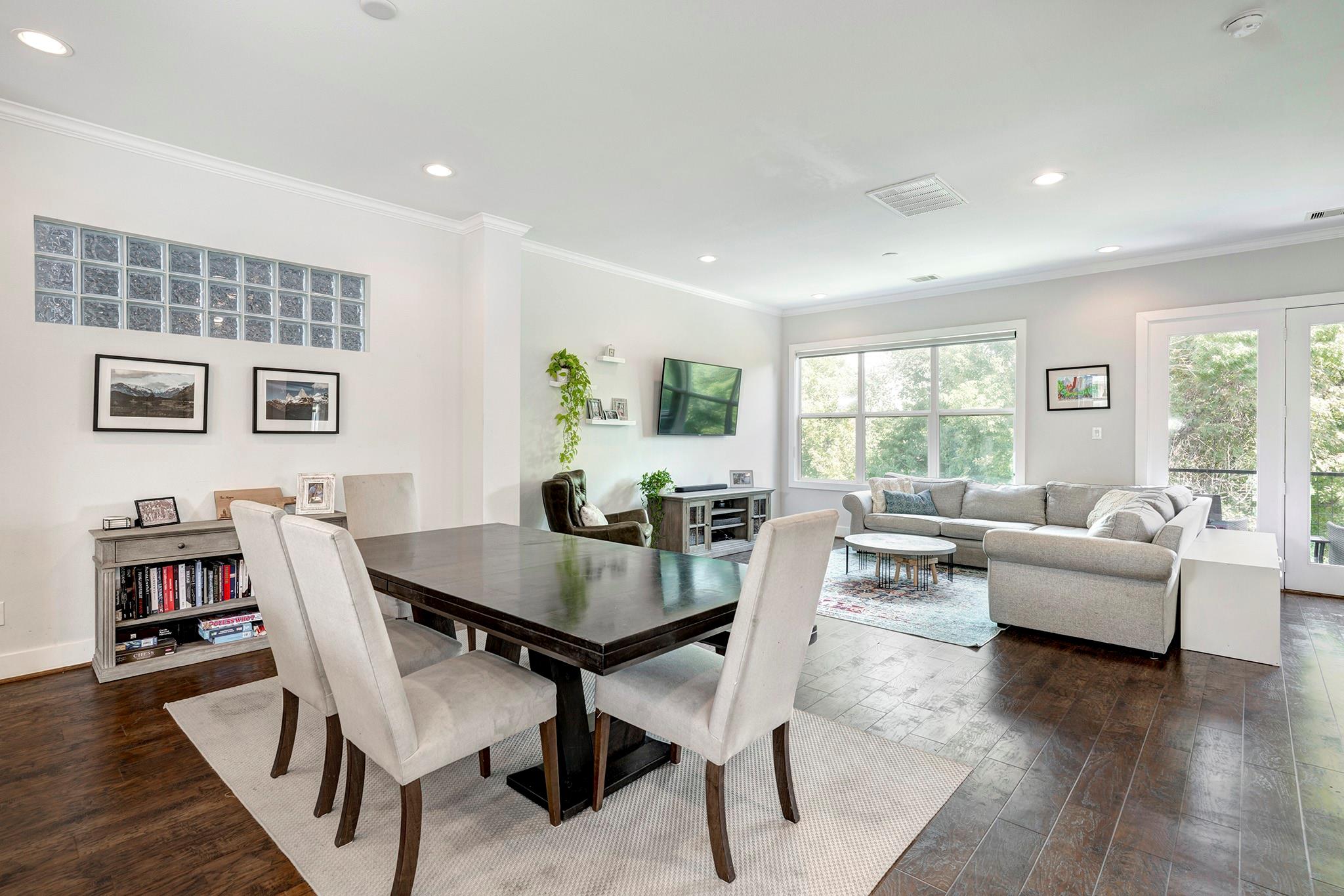 1009 W 16th Street