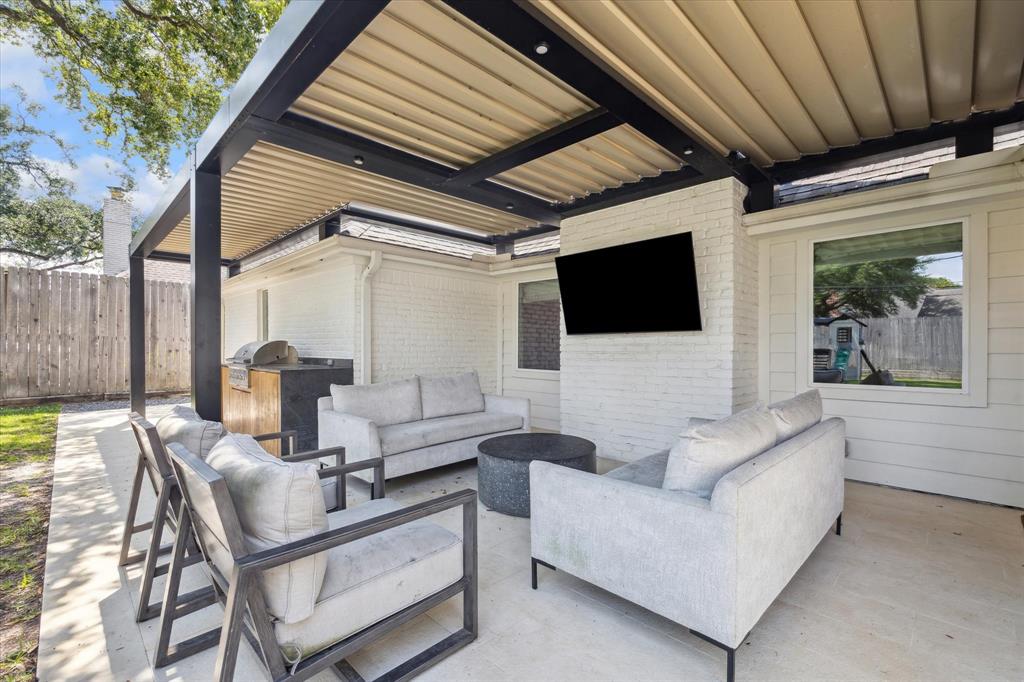 7818 Meadowglen Lane