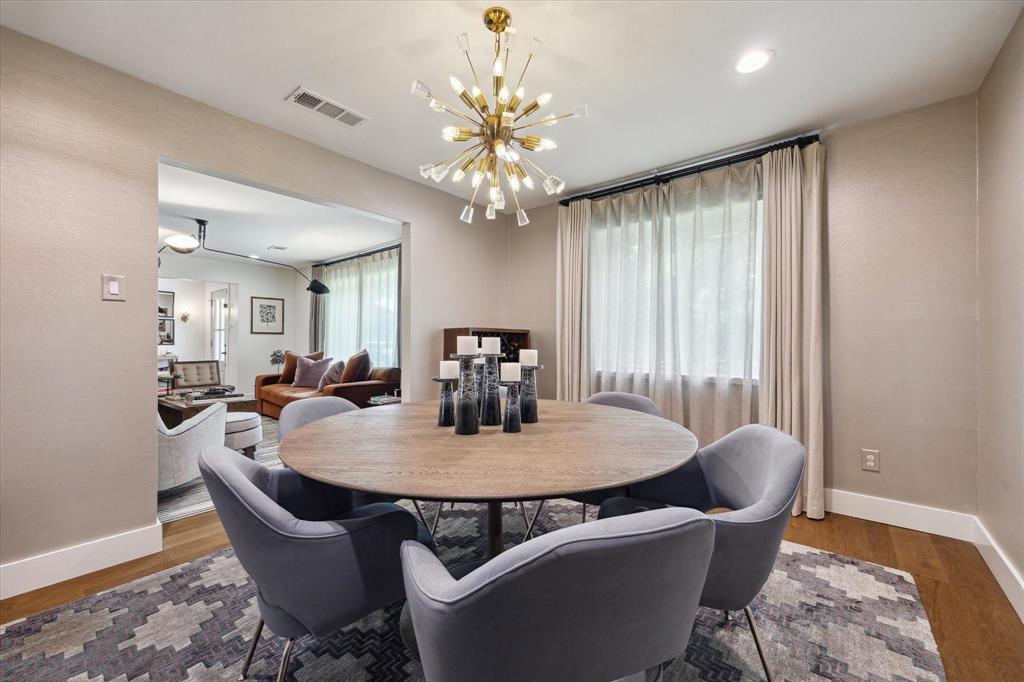 7818 Meadowglen Lane