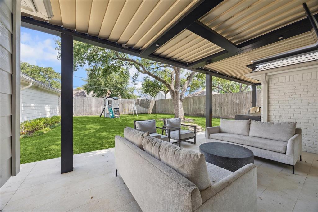 7818 Meadowglen Lane