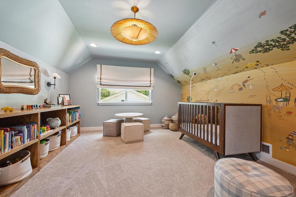 7818 Meadowglen Lane