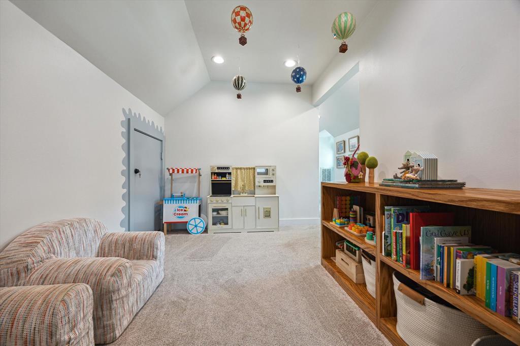 7818 Meadowglen Lane