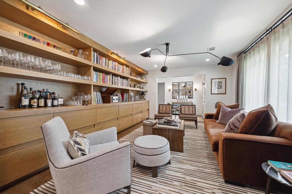 7818 Meadowglen Lane