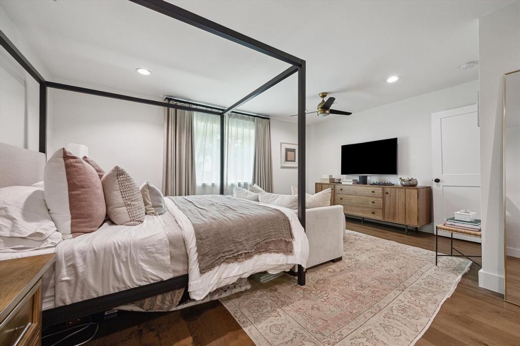 7818 Meadowglen Lane