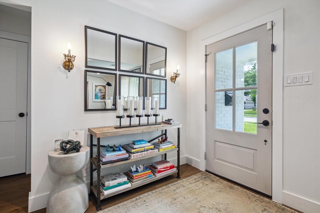 7818 Meadowglen Lane