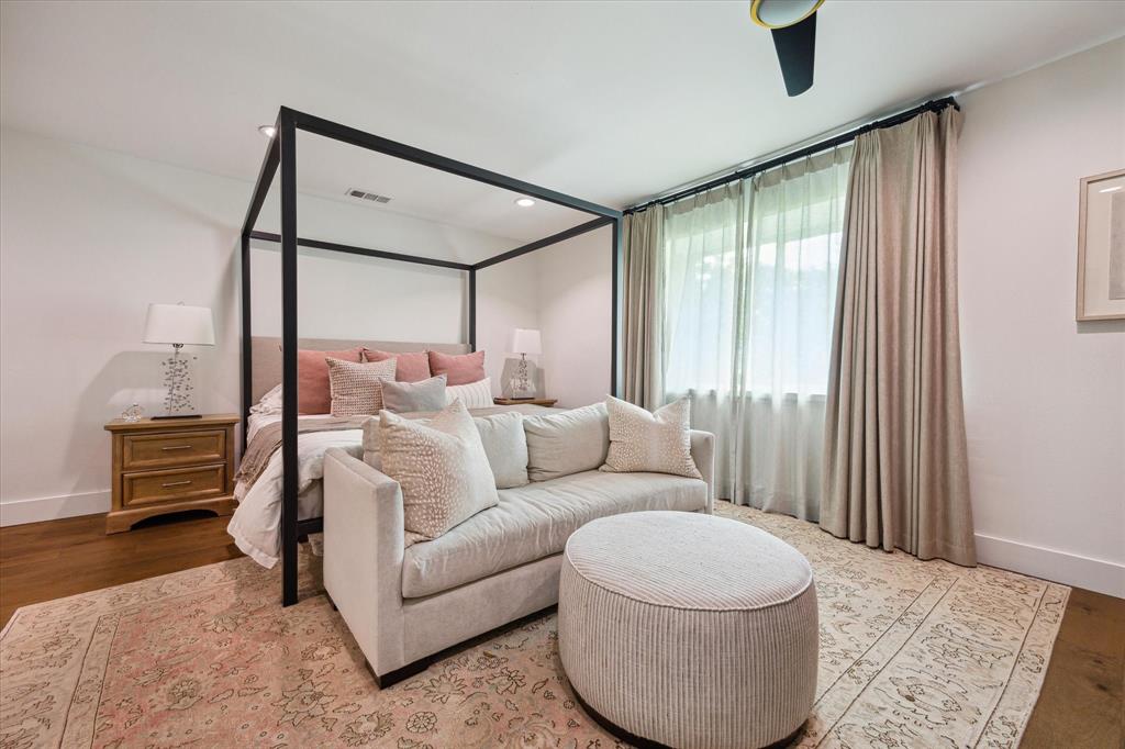 7818 Meadowglen Lane