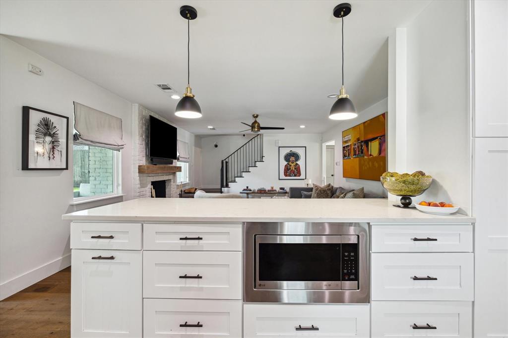 7818 Meadowglen Lane