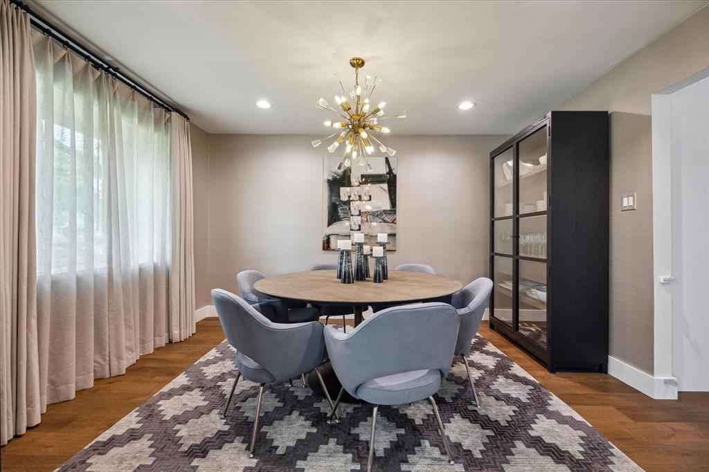 7818 Meadowglen Lane