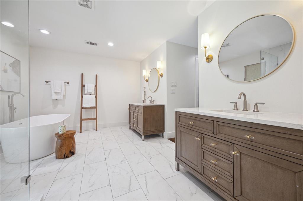 7818 Meadowglen Lane