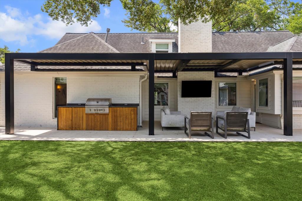 7818 Meadowglen Lane