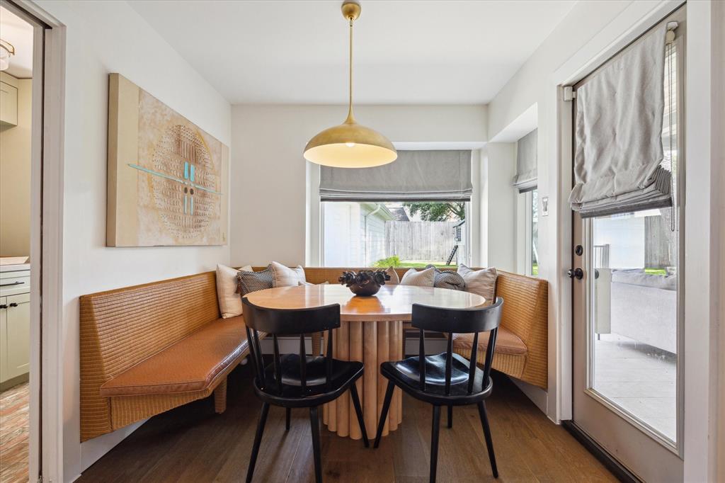 7818 Meadowglen Lane