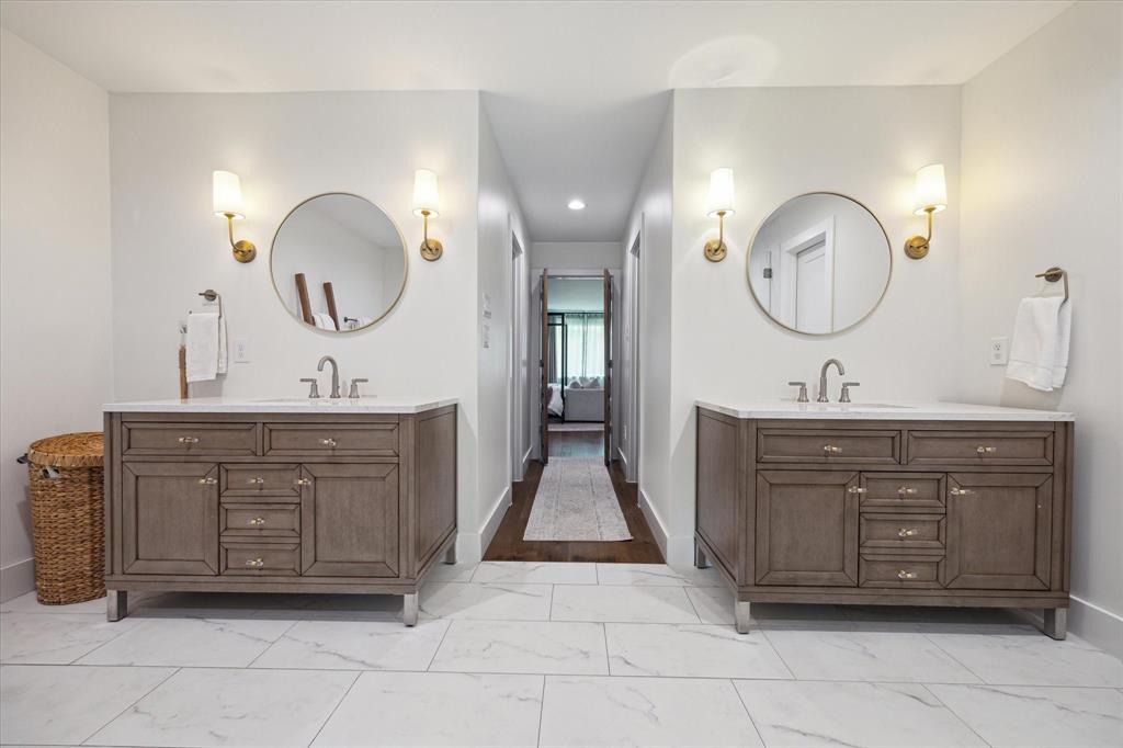 7818 Meadowglen Lane