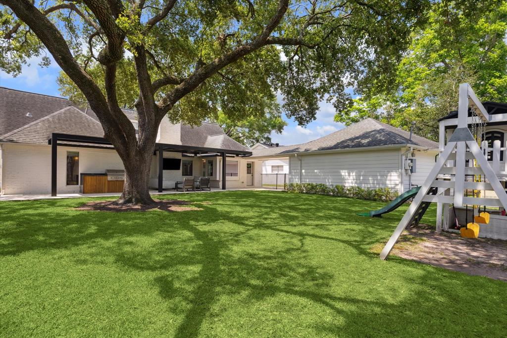 7818 Meadowglen Lane