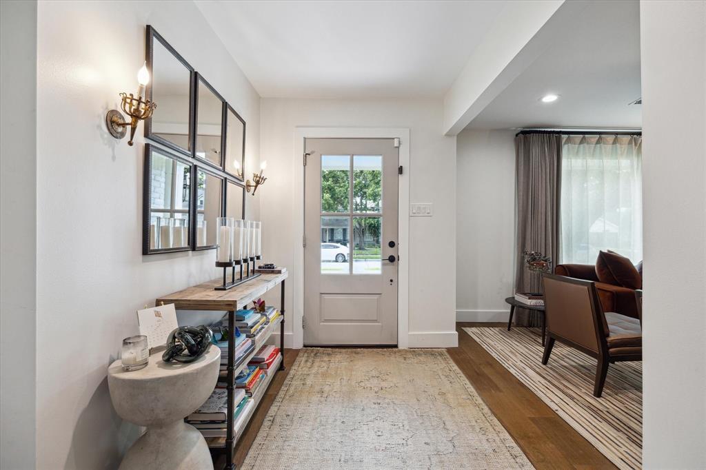 7818 Meadowglen Lane