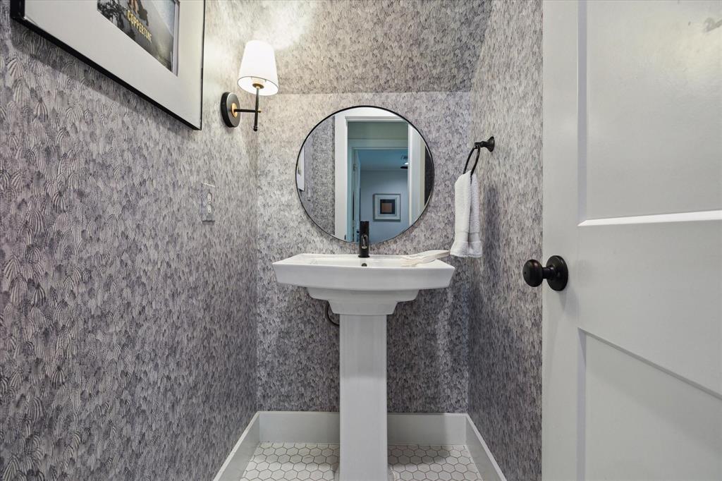 7818 Meadowglen Lane