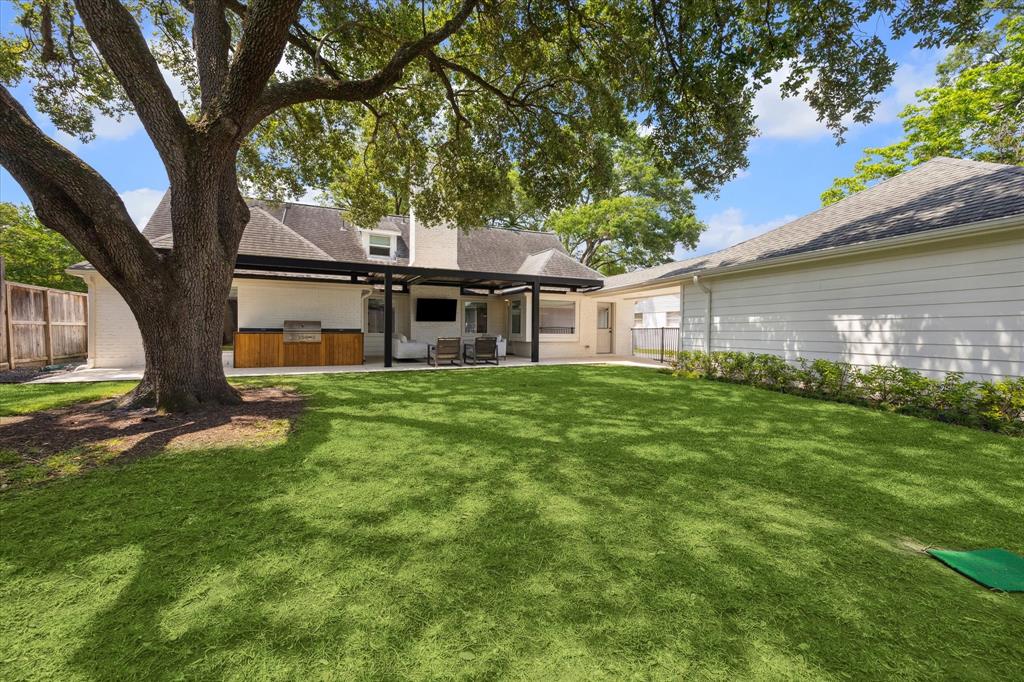 7818 Meadowglen Lane