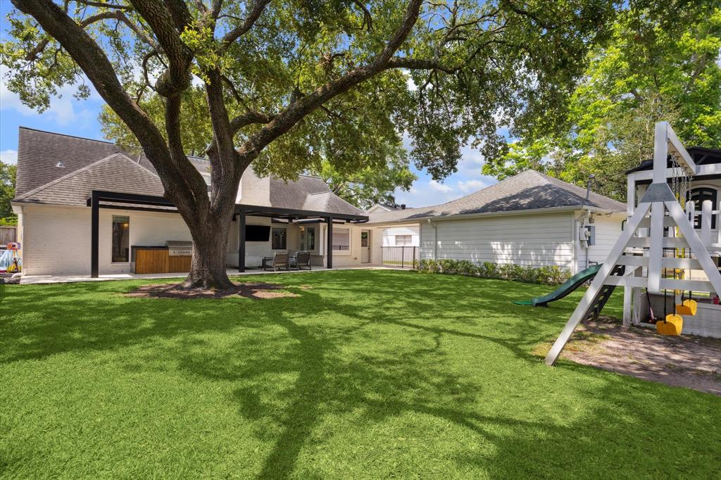 7818 Meadowglen Lane