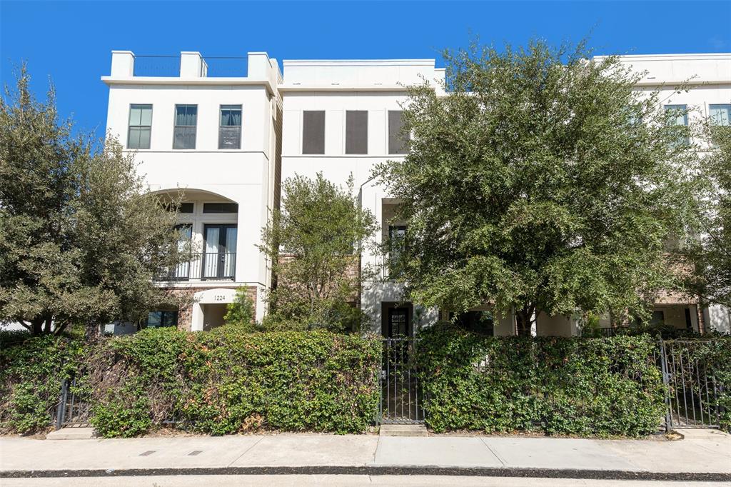 1222 W Dallas Street