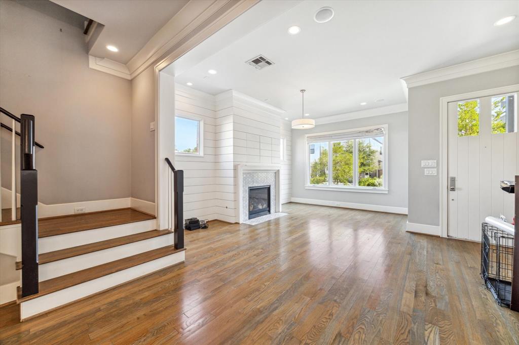 812 E 25th Street