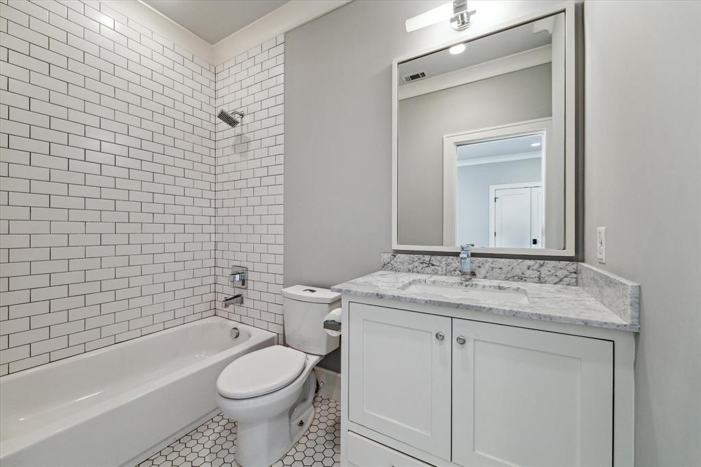 812 E 25th Street