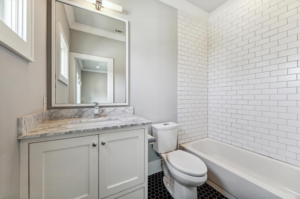 812 E 25th Street