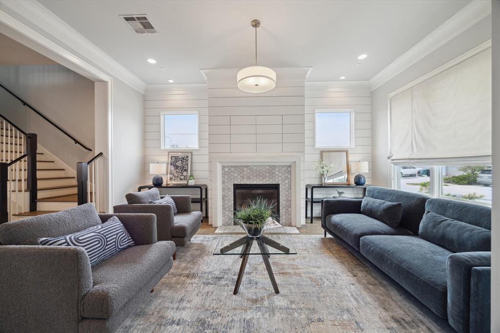 812 E 25th Street
