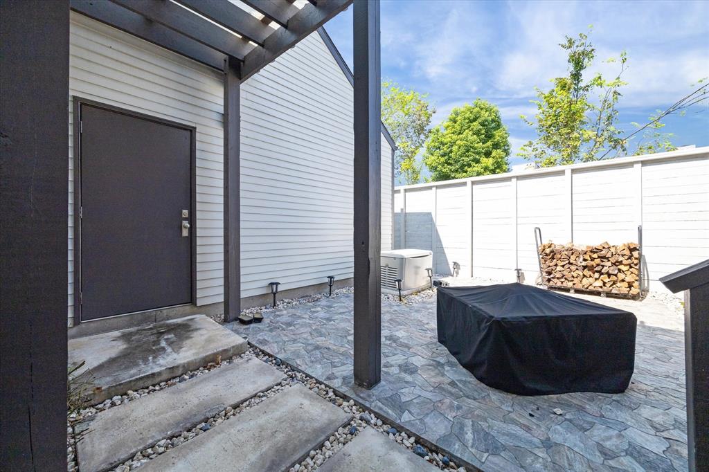 812 E 25th Street