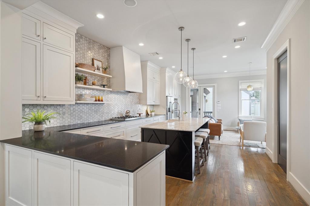 812 E 25th Street