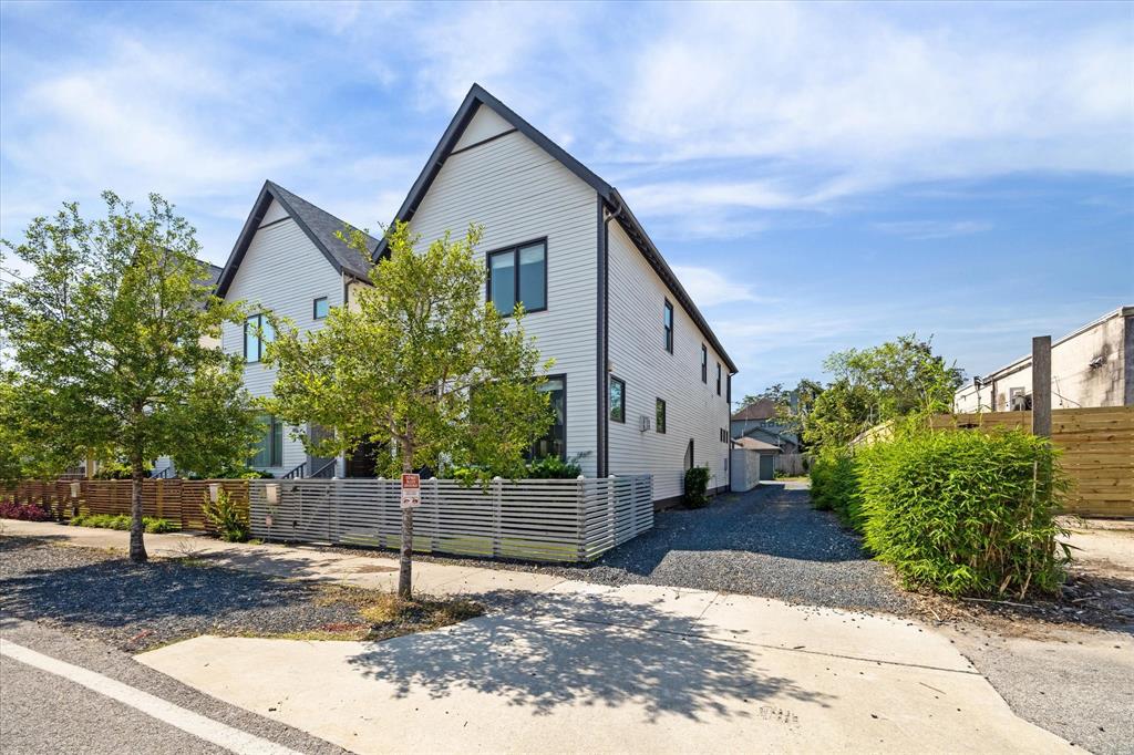 812 E 25th Street