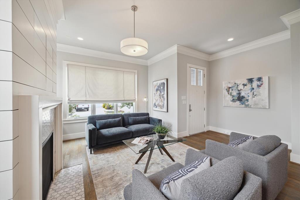 812 E 25th Street