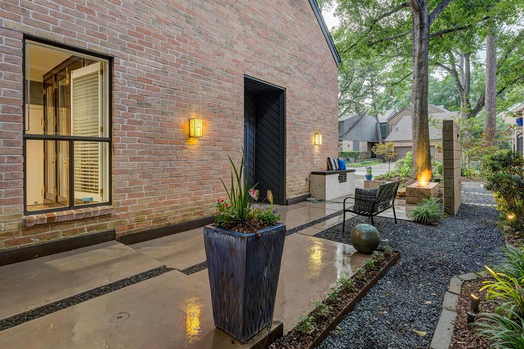 48 Sugarberry Circle