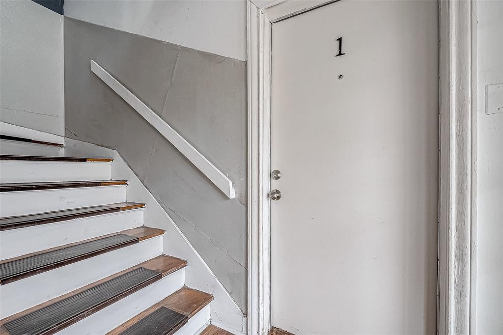 609 Cortlandt Street # 1