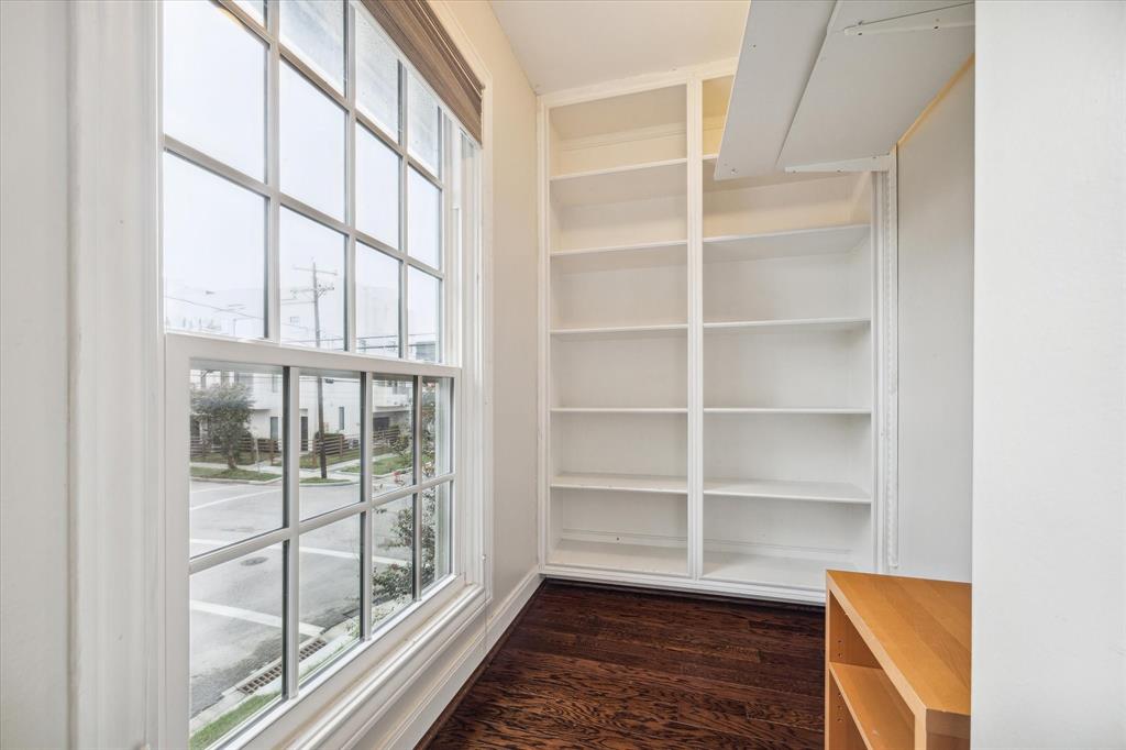 2001 Woodhead Street