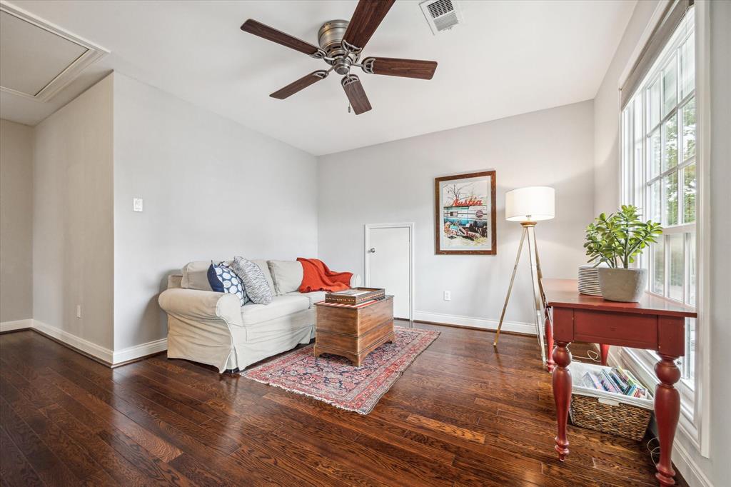 2001 Woodhead Street