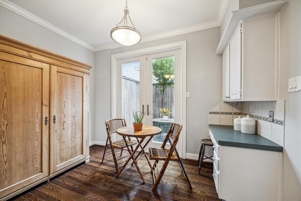 2001 Woodhead Street