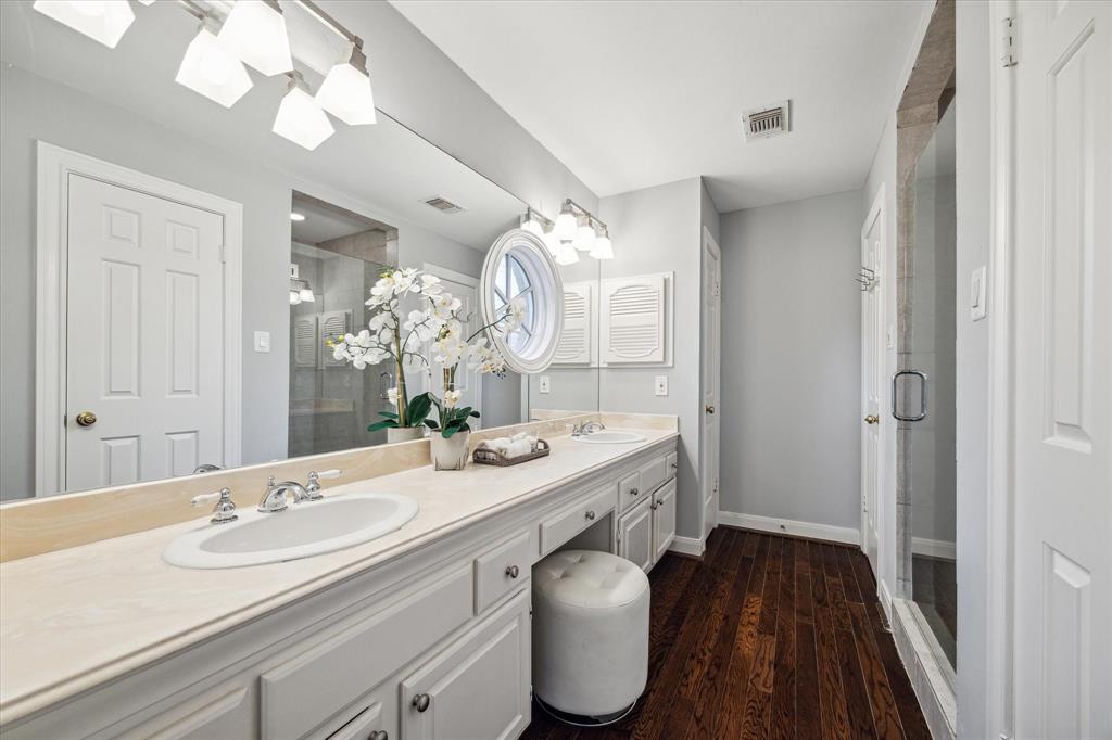 2001 Woodhead Street