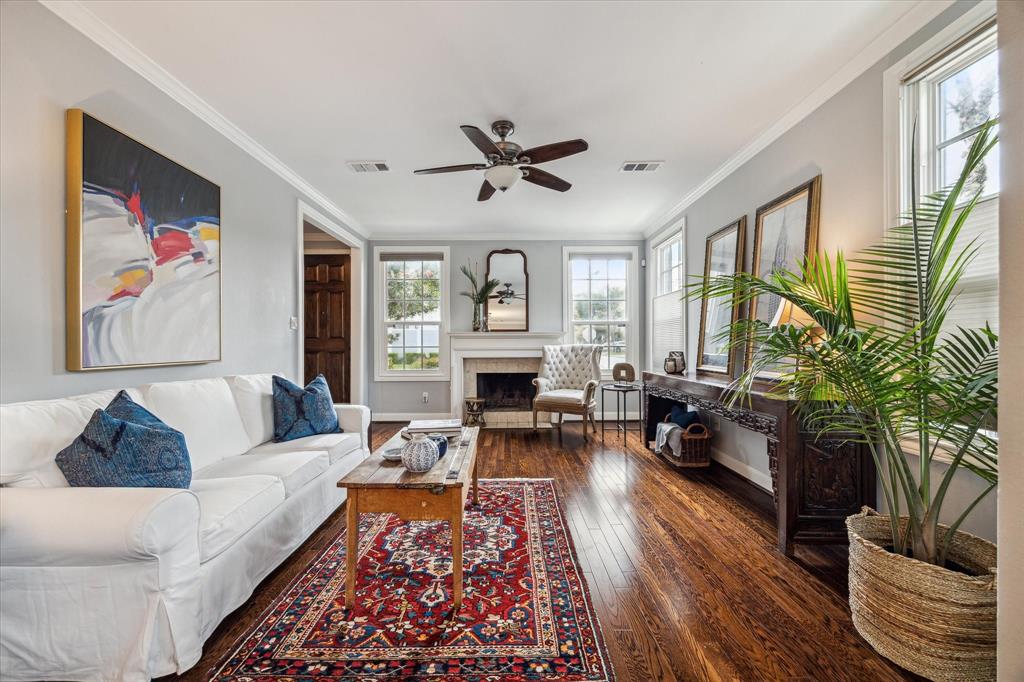 2001 Woodhead Street