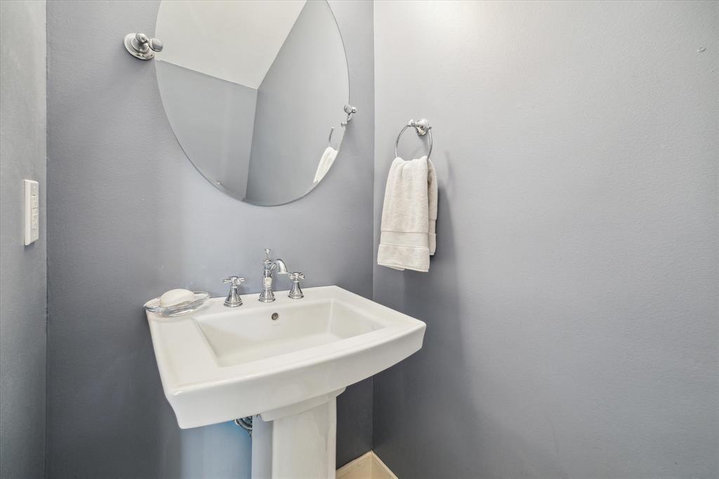 2001 Woodhead Street