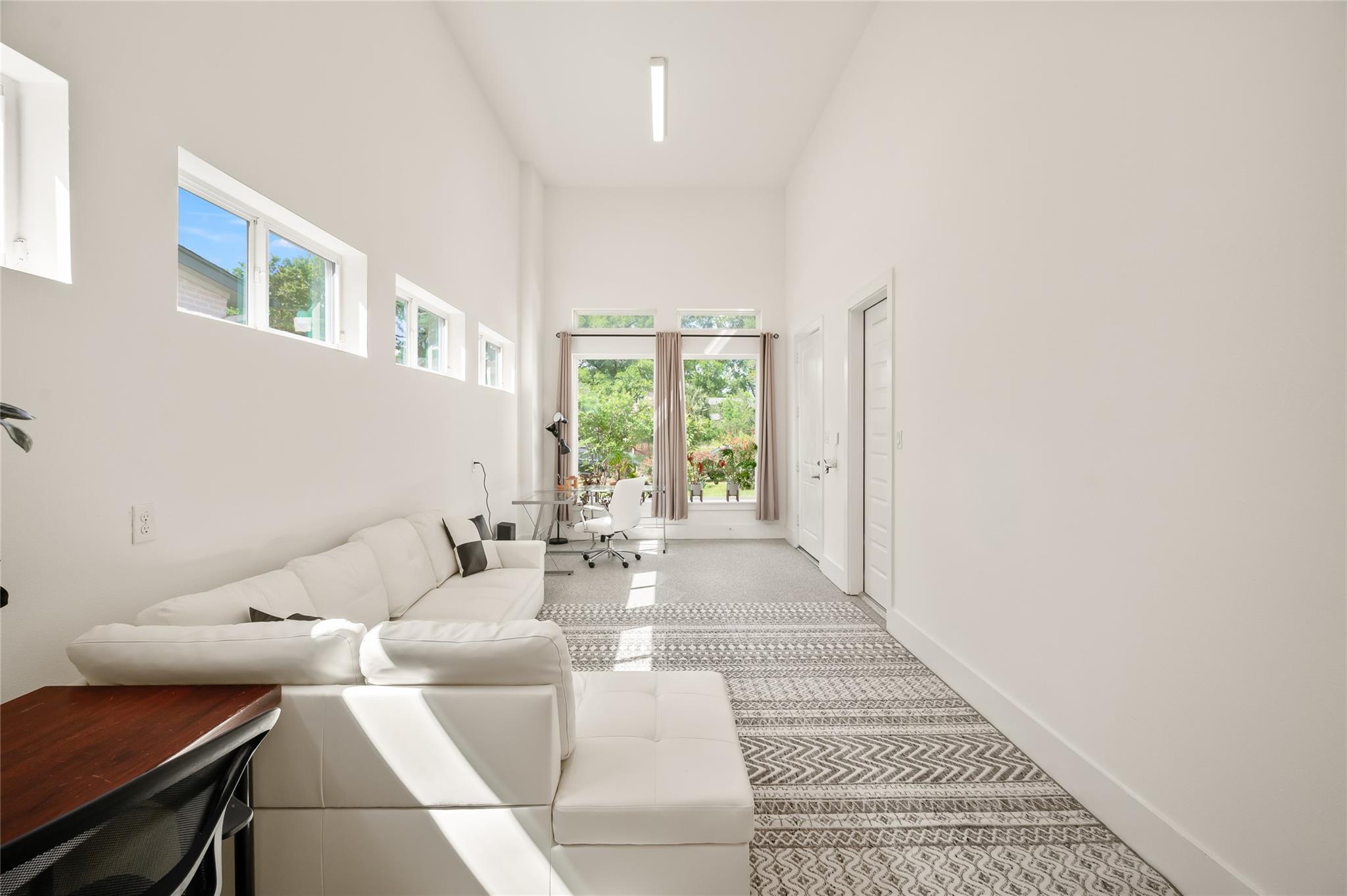 2215 Macarthur Street