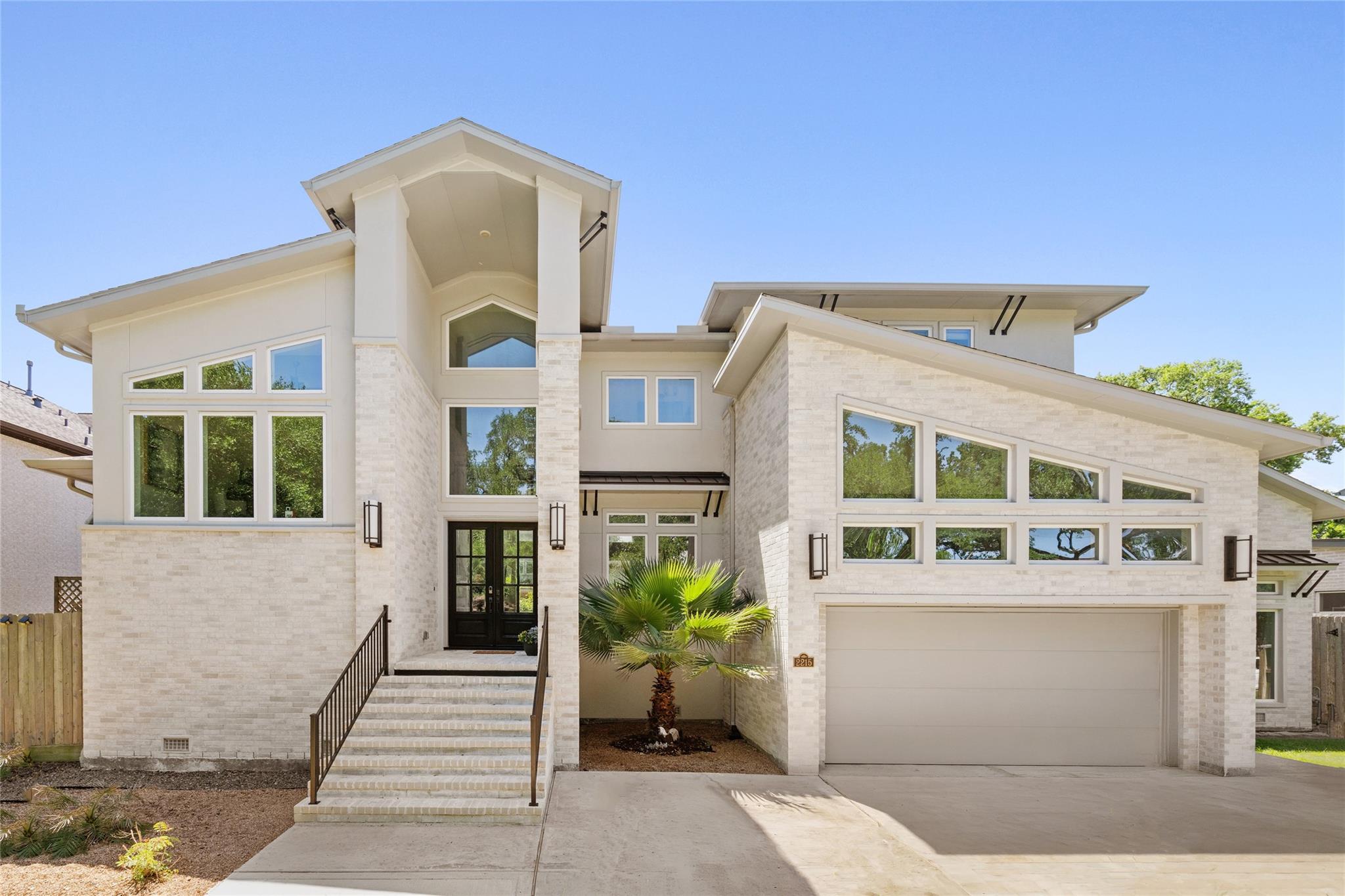 2215 Macarthur Street