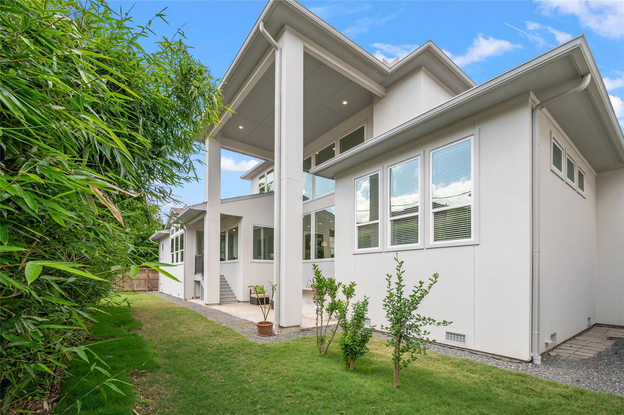 2215 Macarthur Street