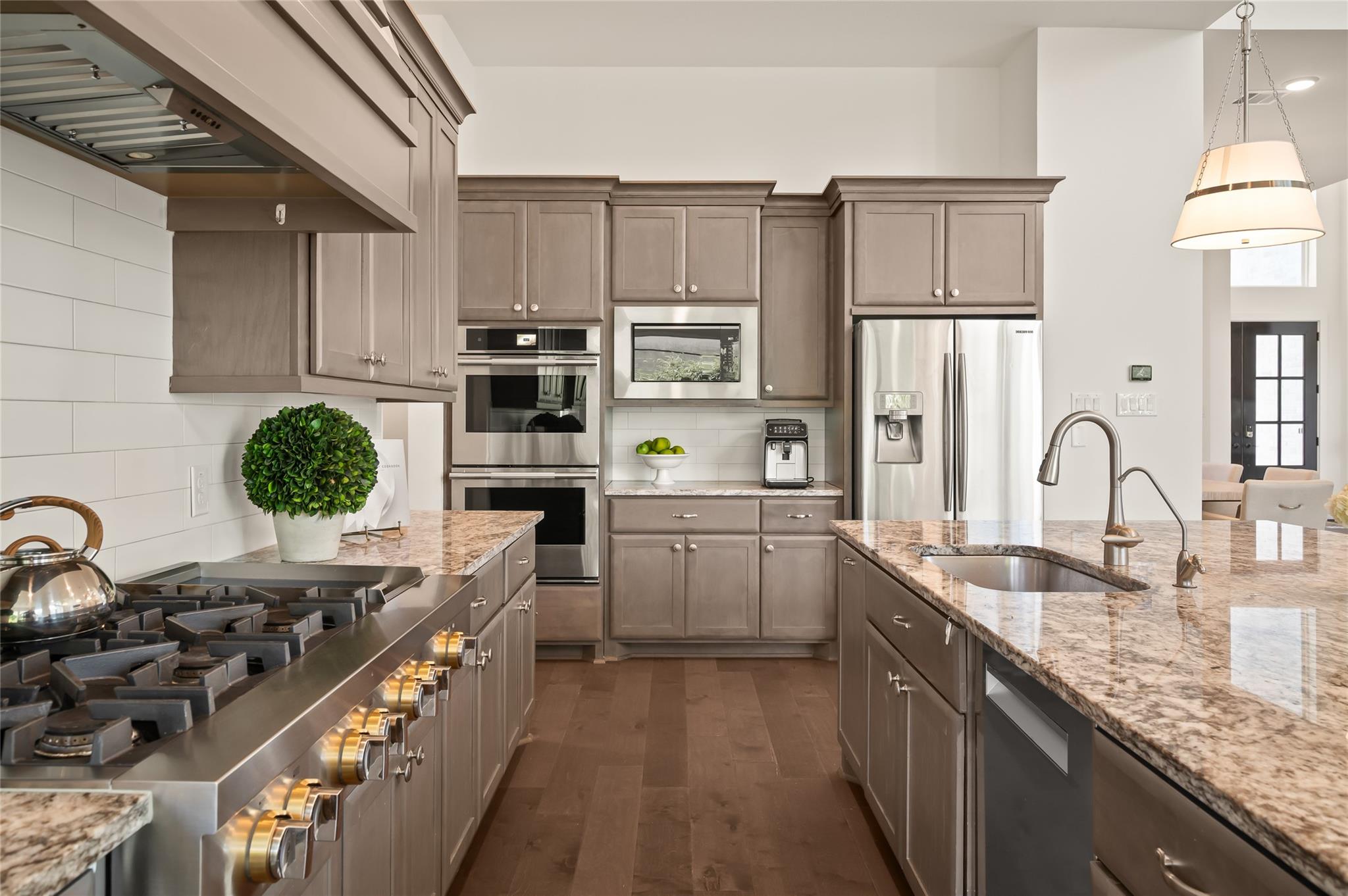 2215 Macarthur Street