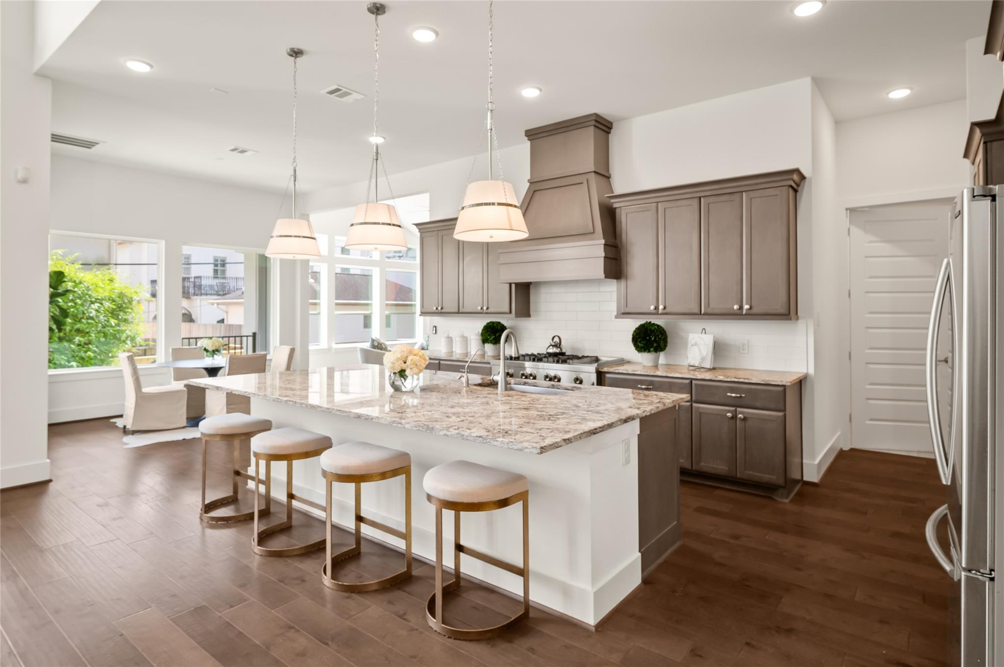 2215 Macarthur Street