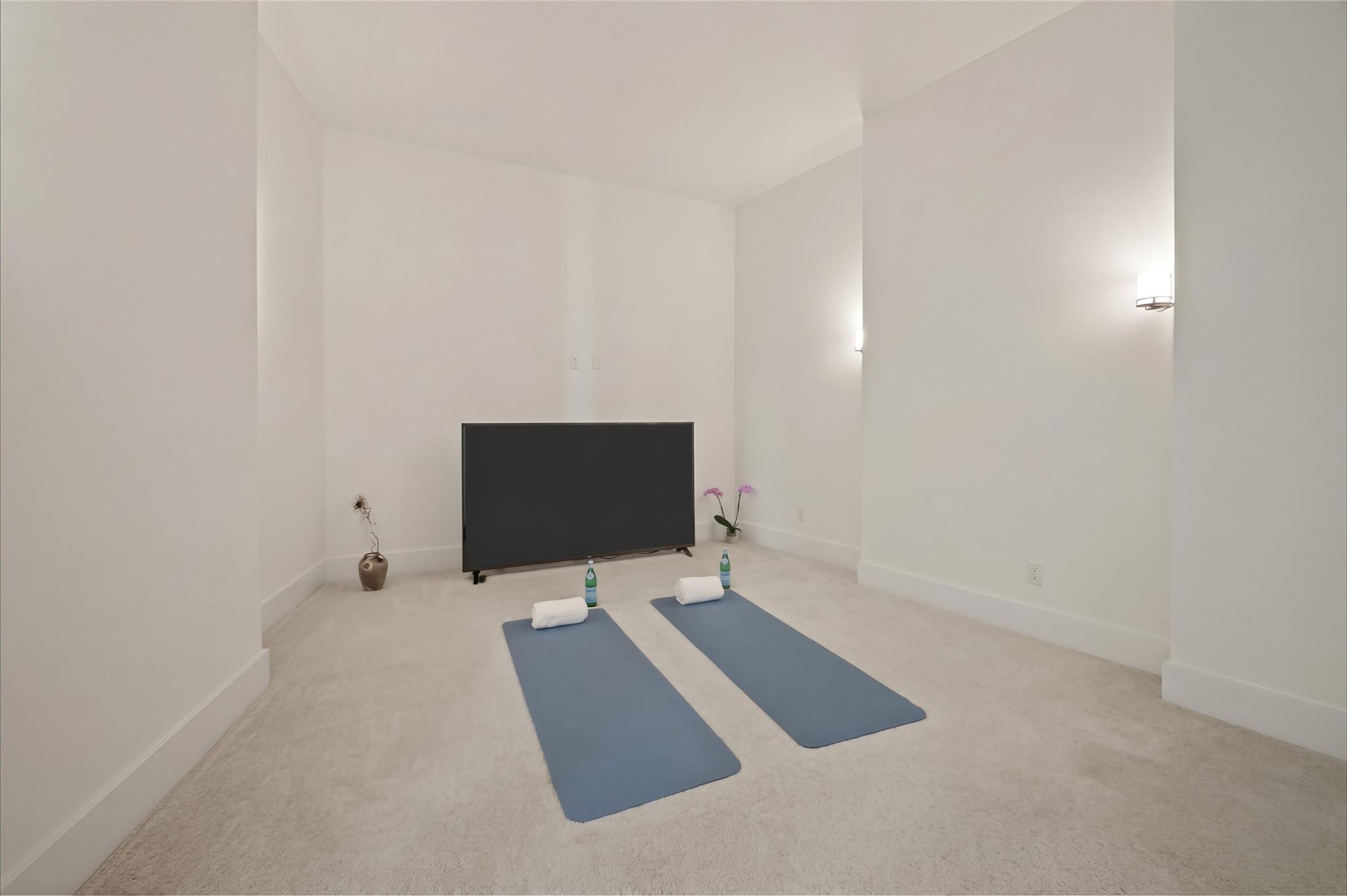 2215 Macarthur Street