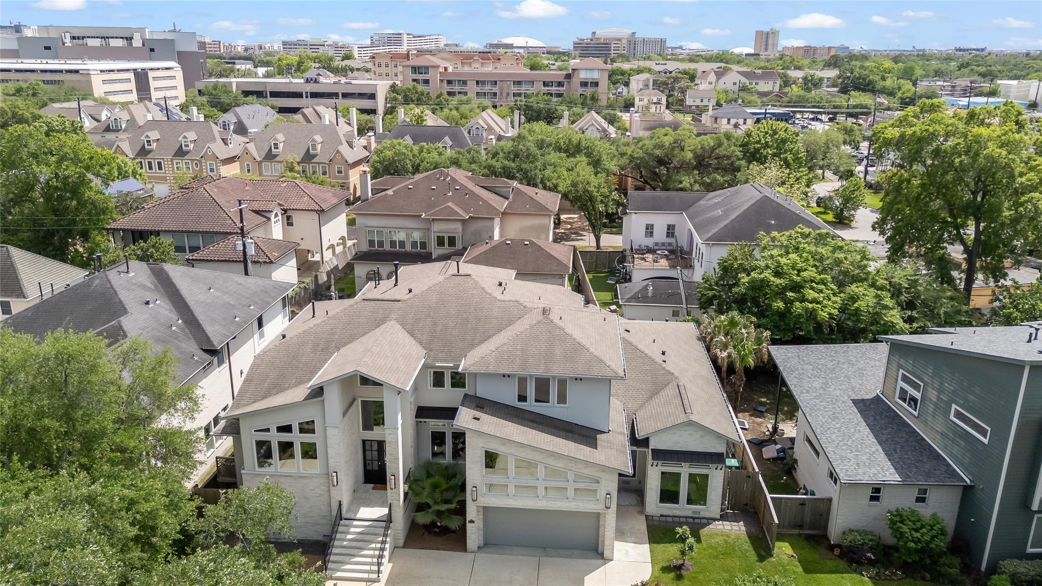 2215 Macarthur Street